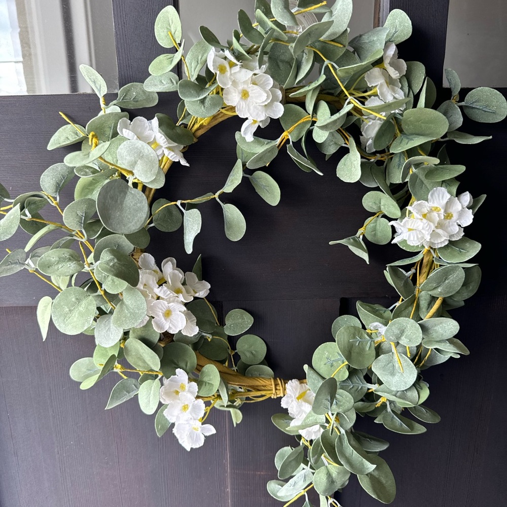 Green and White Floral Wreath - Picture 3 of 5